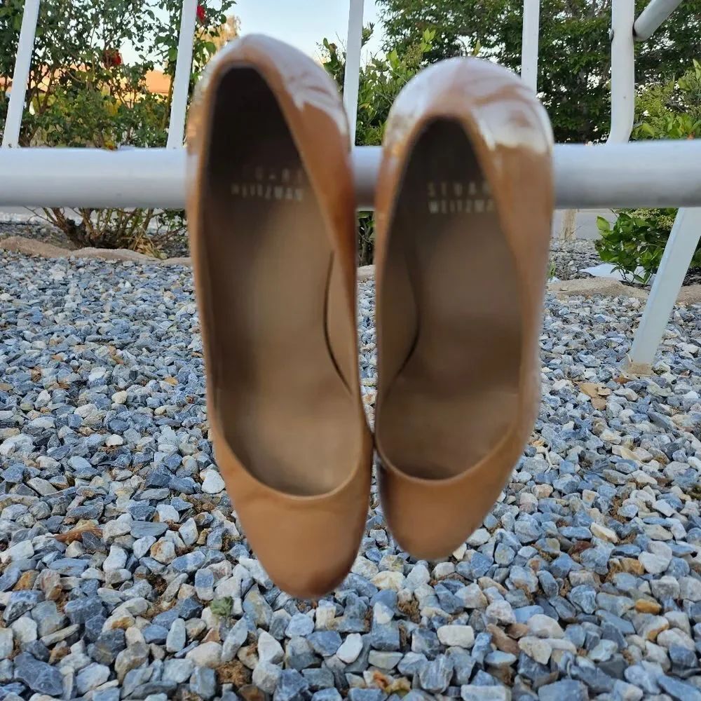 Stuart Weitzman nude color shoes